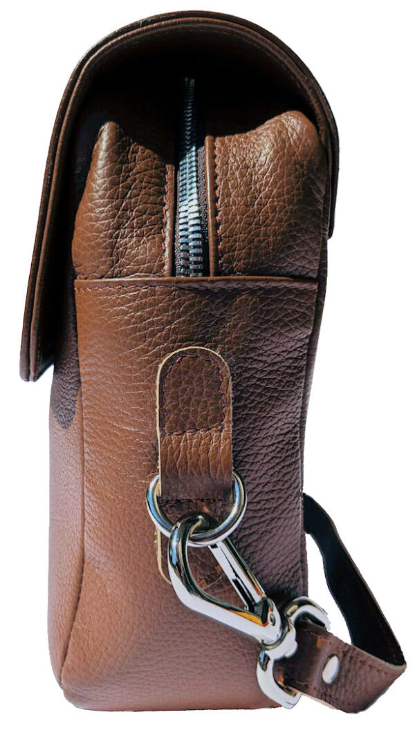 Die kleine Wohlfühltasche in Mittelbraun und Silber – Bild 3