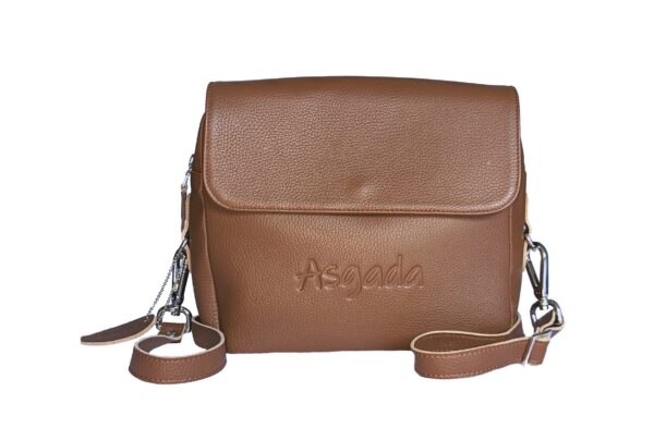 Die kleine Wohlfühltasche in Mittelbraun und Silber